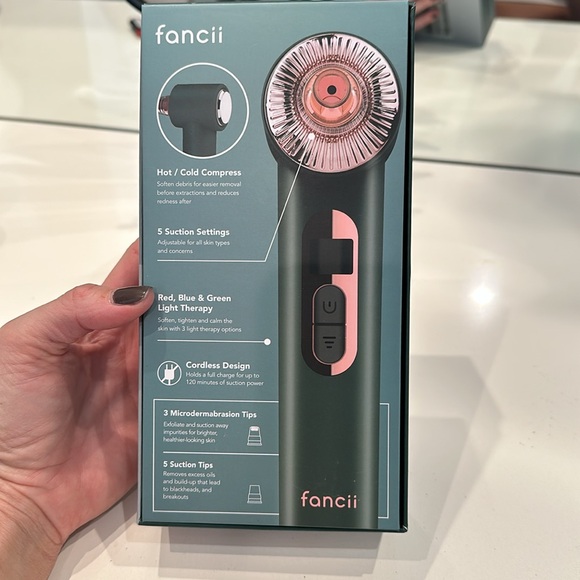 Clara - Microdermabrasion + Pore Cleansing - Picture 12 of 13